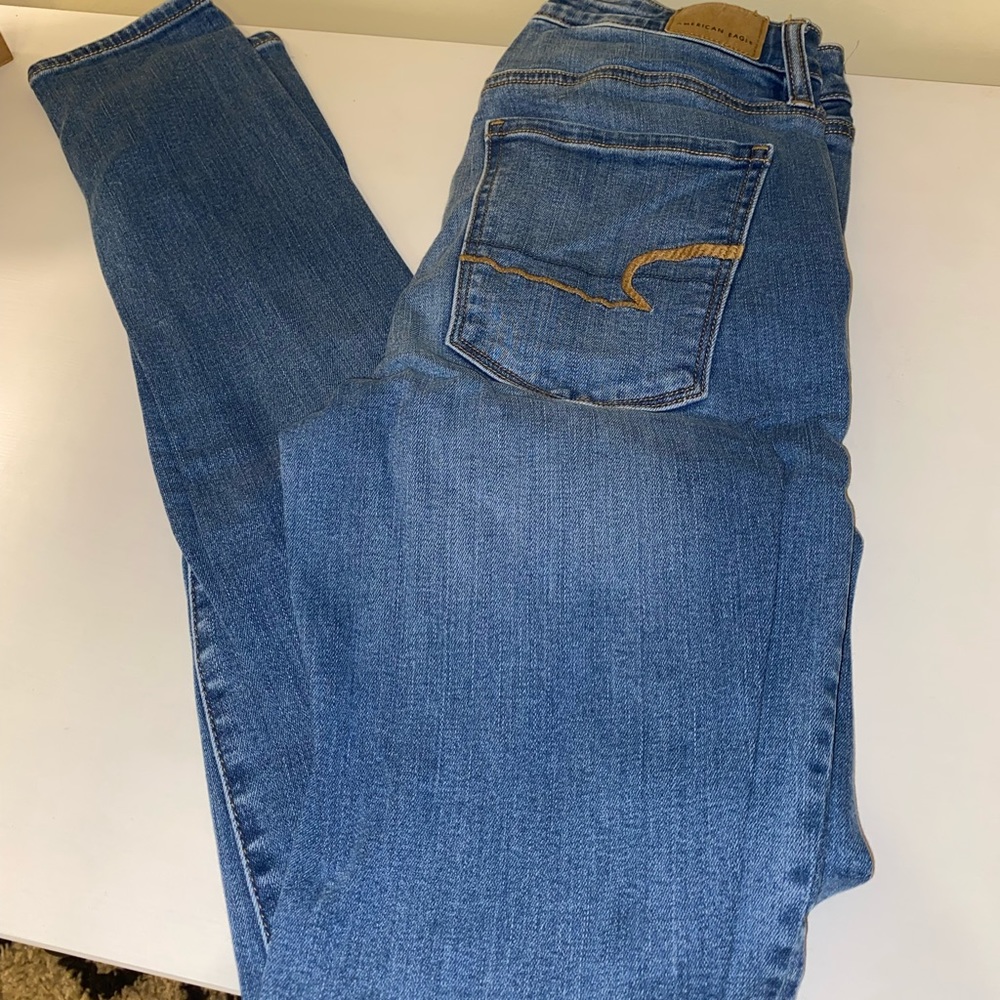 American Eagle light wash skinny jeans size 6 long